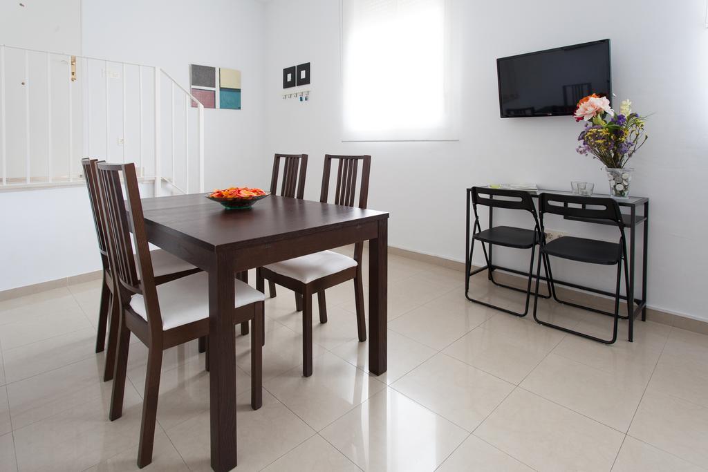 Apartamentos Diaber San Leandro Sevilla Szoba fotó