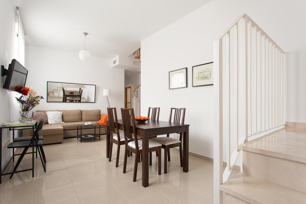 Apartamentos Diaber San Leandro Sevilla Szoba fotó